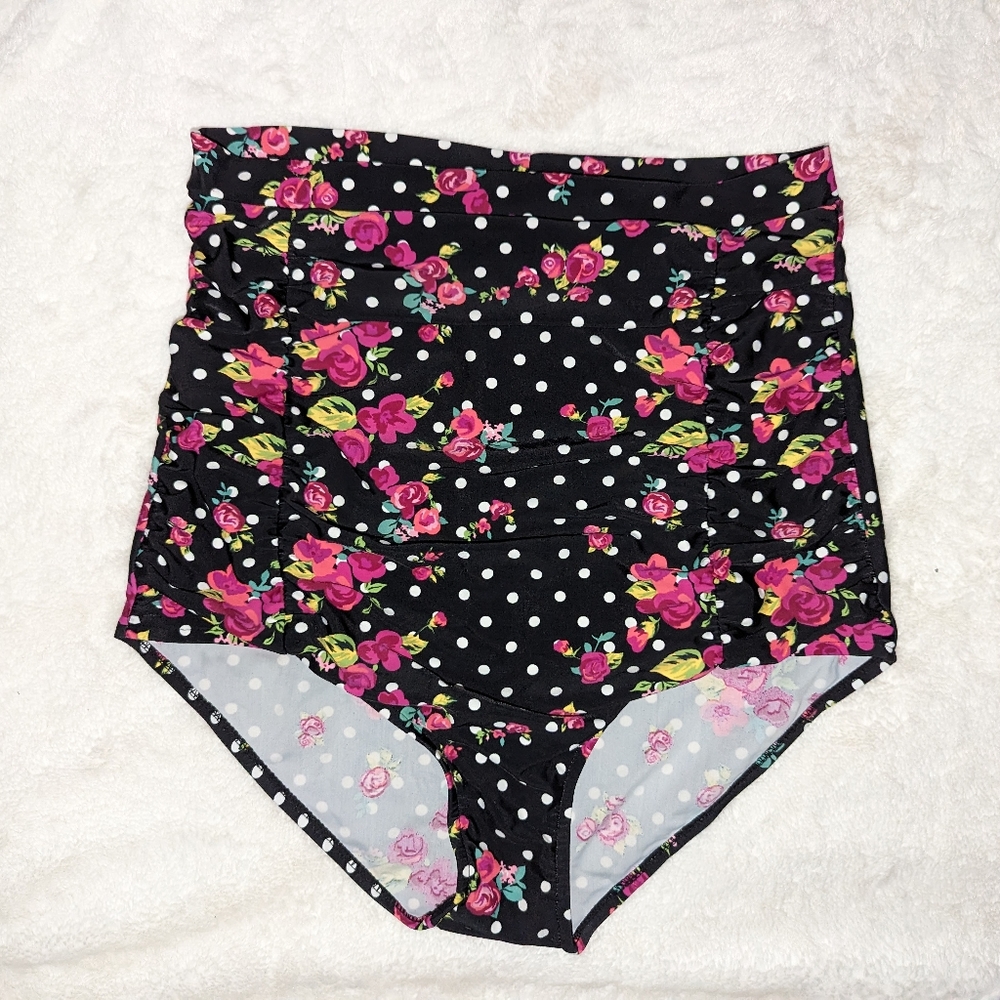 Pin up style bikini size med - Picture 4 of 7